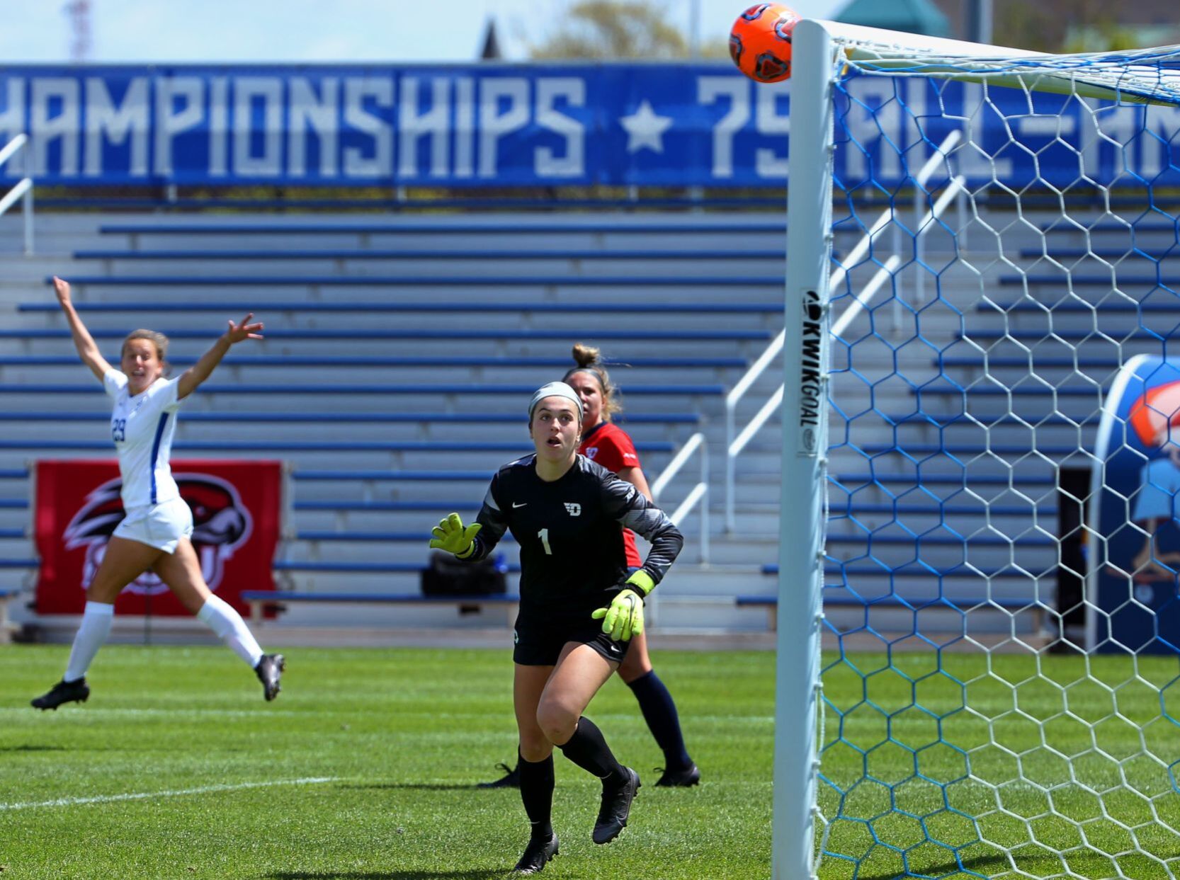 St. Louis University 3, Dayton 0